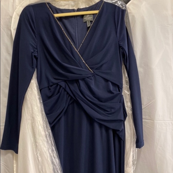 🎉🎉Host Pick🎉🎉Adrianna Papell Gown - Picture 8 of 9